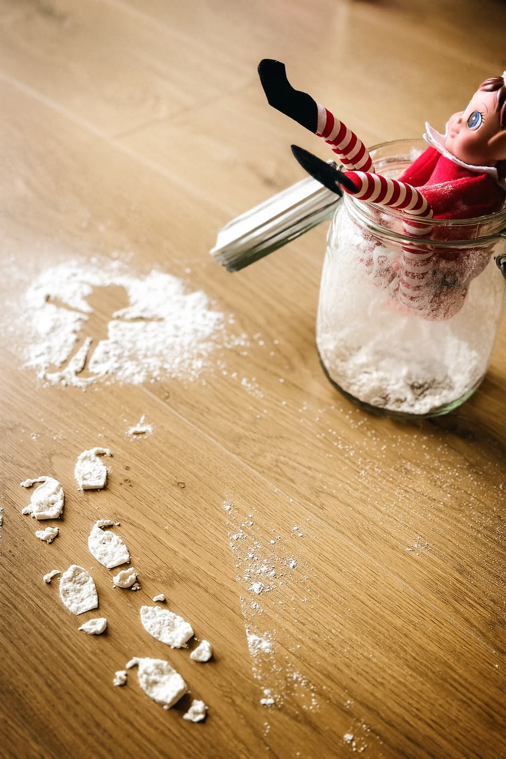 Planche pochoir – Traces de pas de lutins farceurs