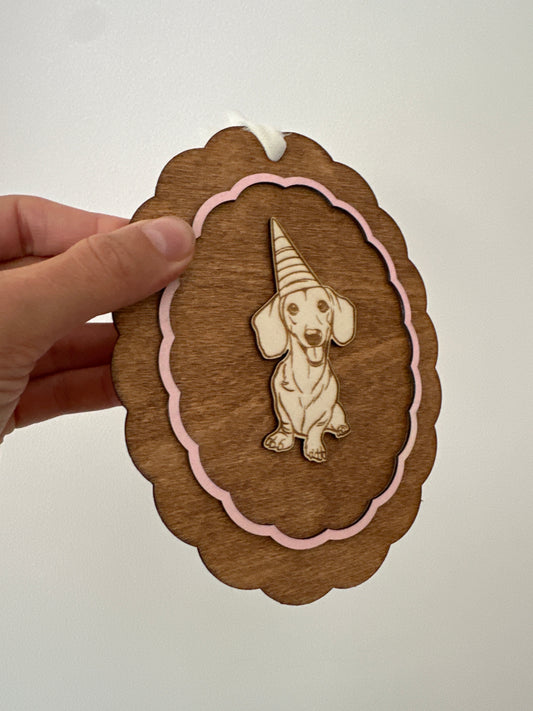 Médaillon mural teckel– avec chapeau de fête : décoration vintage
