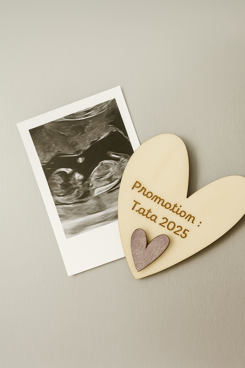 Magnet Annonce Grossesse en Bois – Forme Cœur Personnalisée