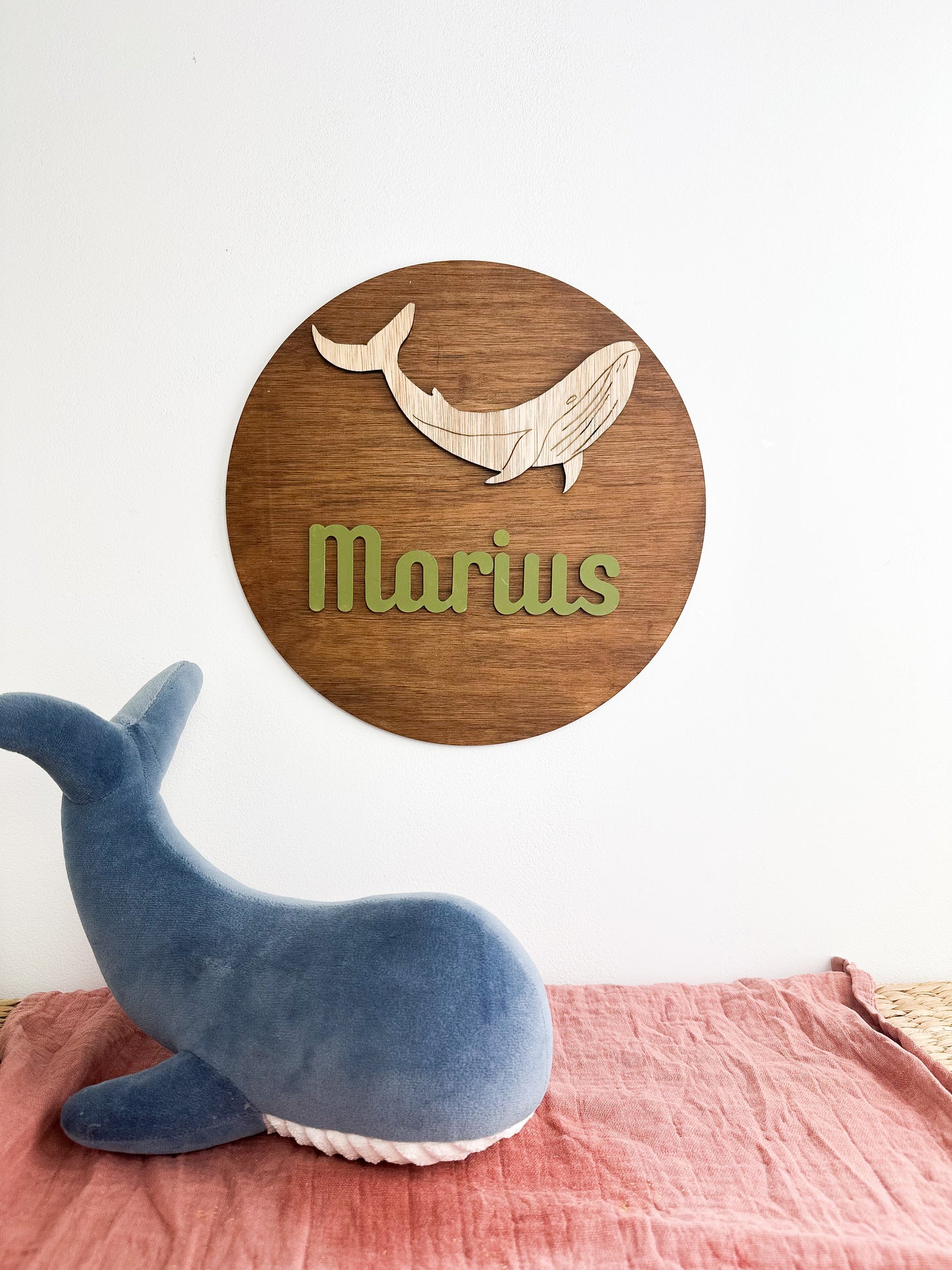 Suspension - Prénom en bois chambre bébé - Motif Baleine