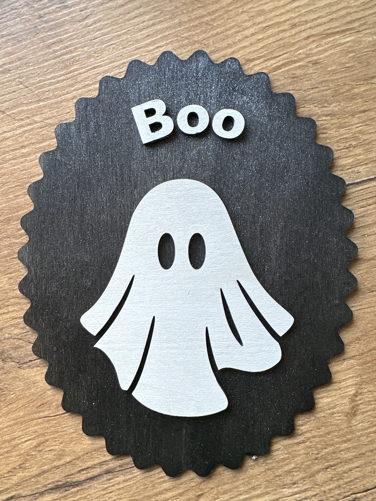 Décoration murale Halloween artisanale « Boo » 👻