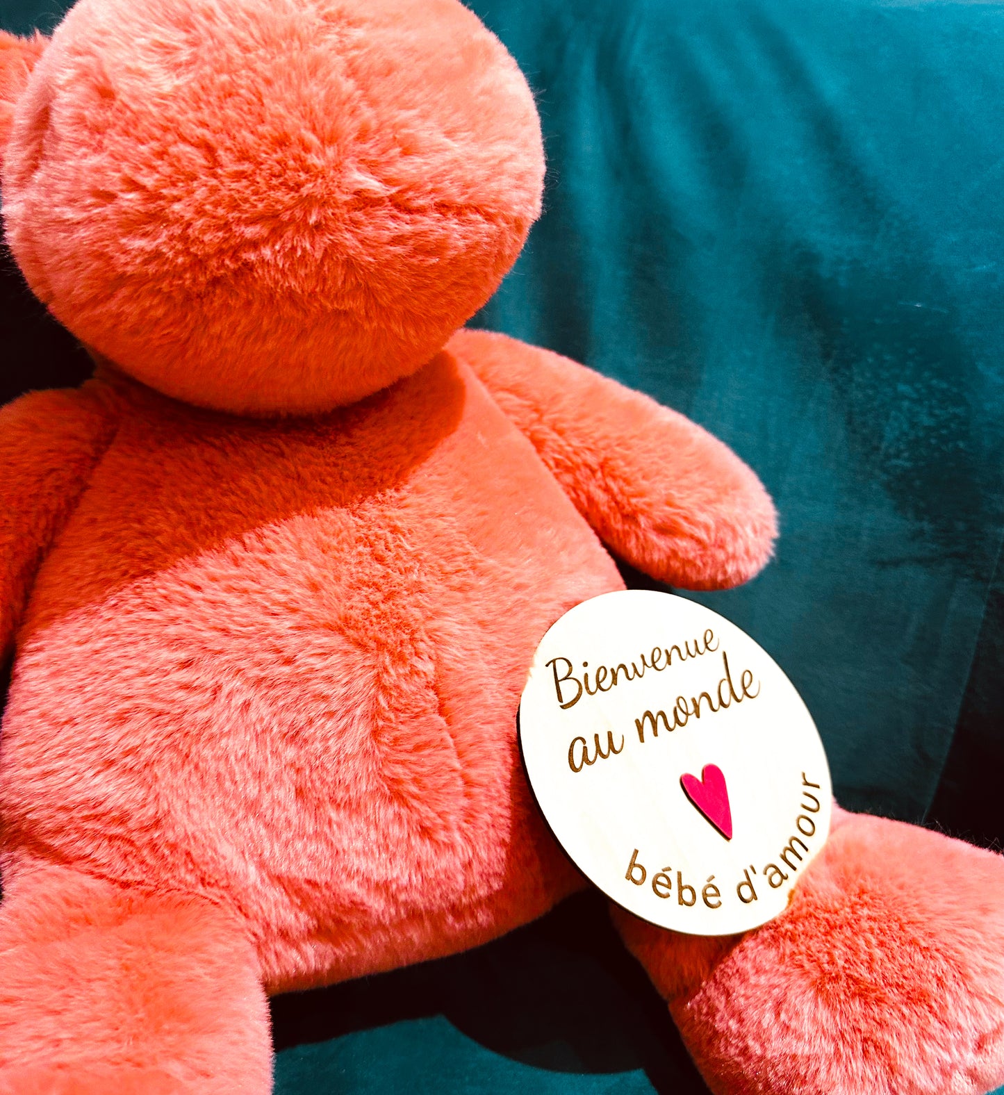 bienvenue au monde en bois avec coeur rouge