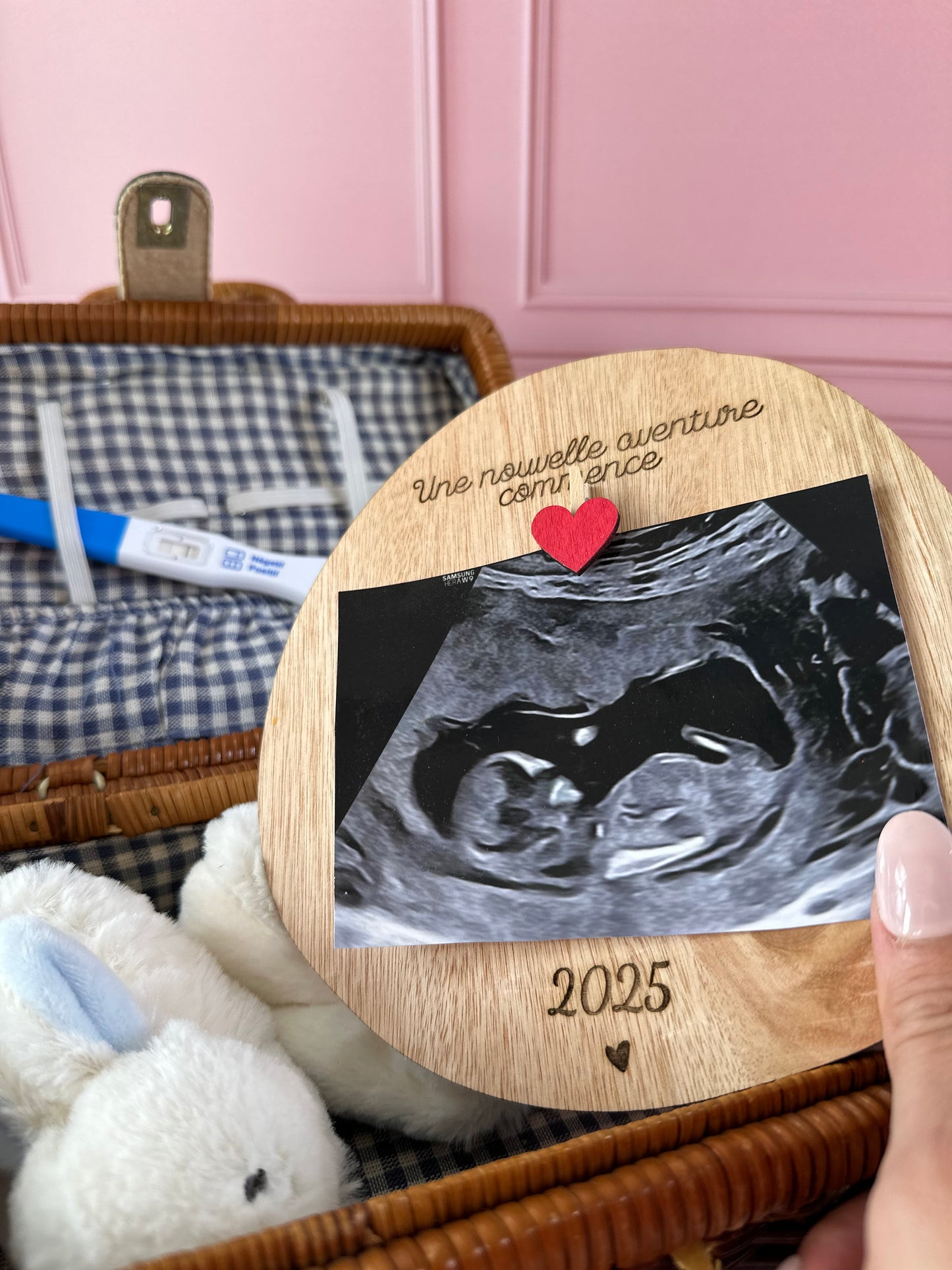 carte en bois annonce grossesse avec épingle pour tenir votre échographie = a PERSONNALISER AVEC LA DATE DE VOTRE TERME; Une nouvelle aventure commence ou l'aventure recommence