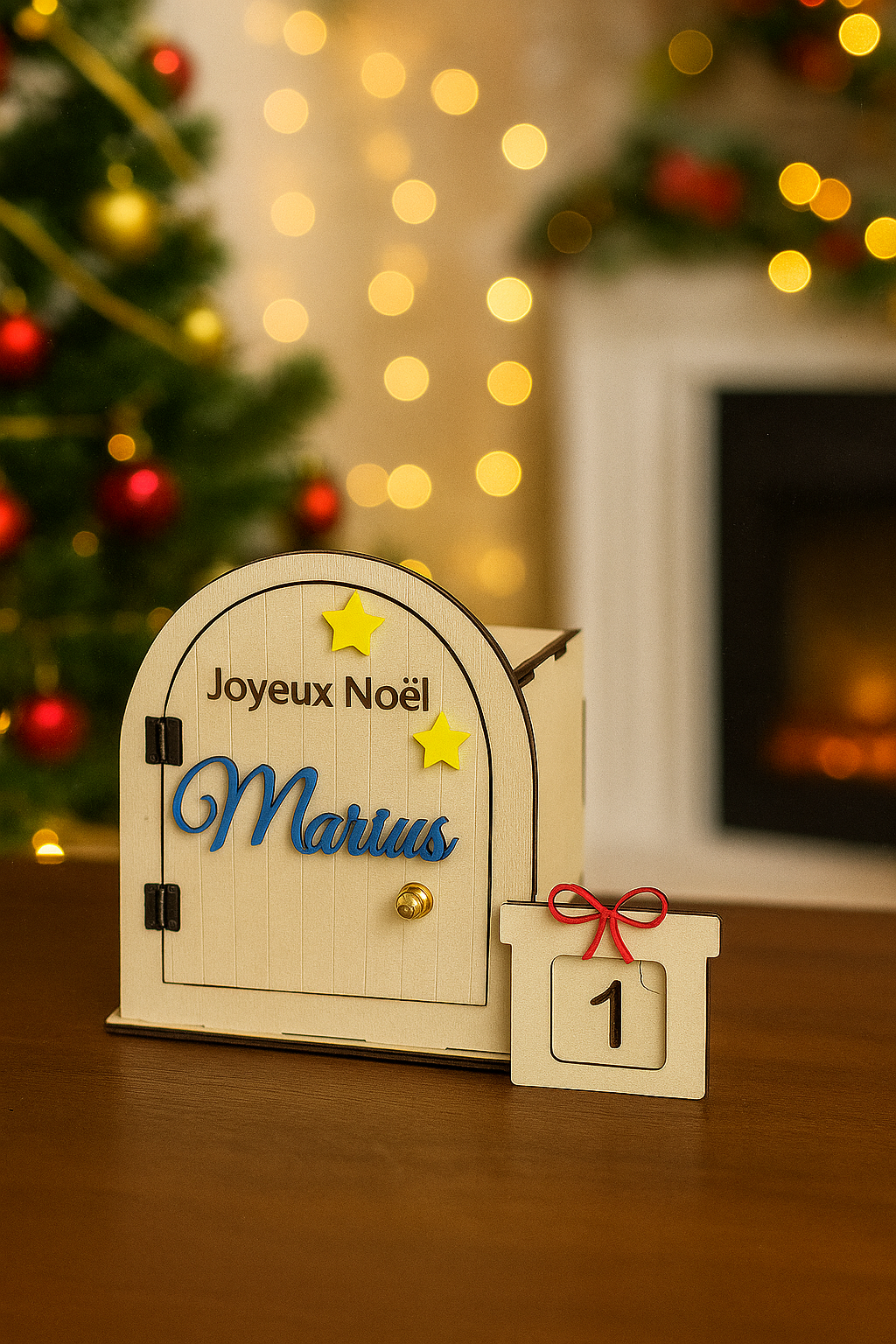 calendrier de l'avent en bois personnalisé avec le prénom de l'enfant : une boîte à monter soi même et pour y glisser des grands cadeaux