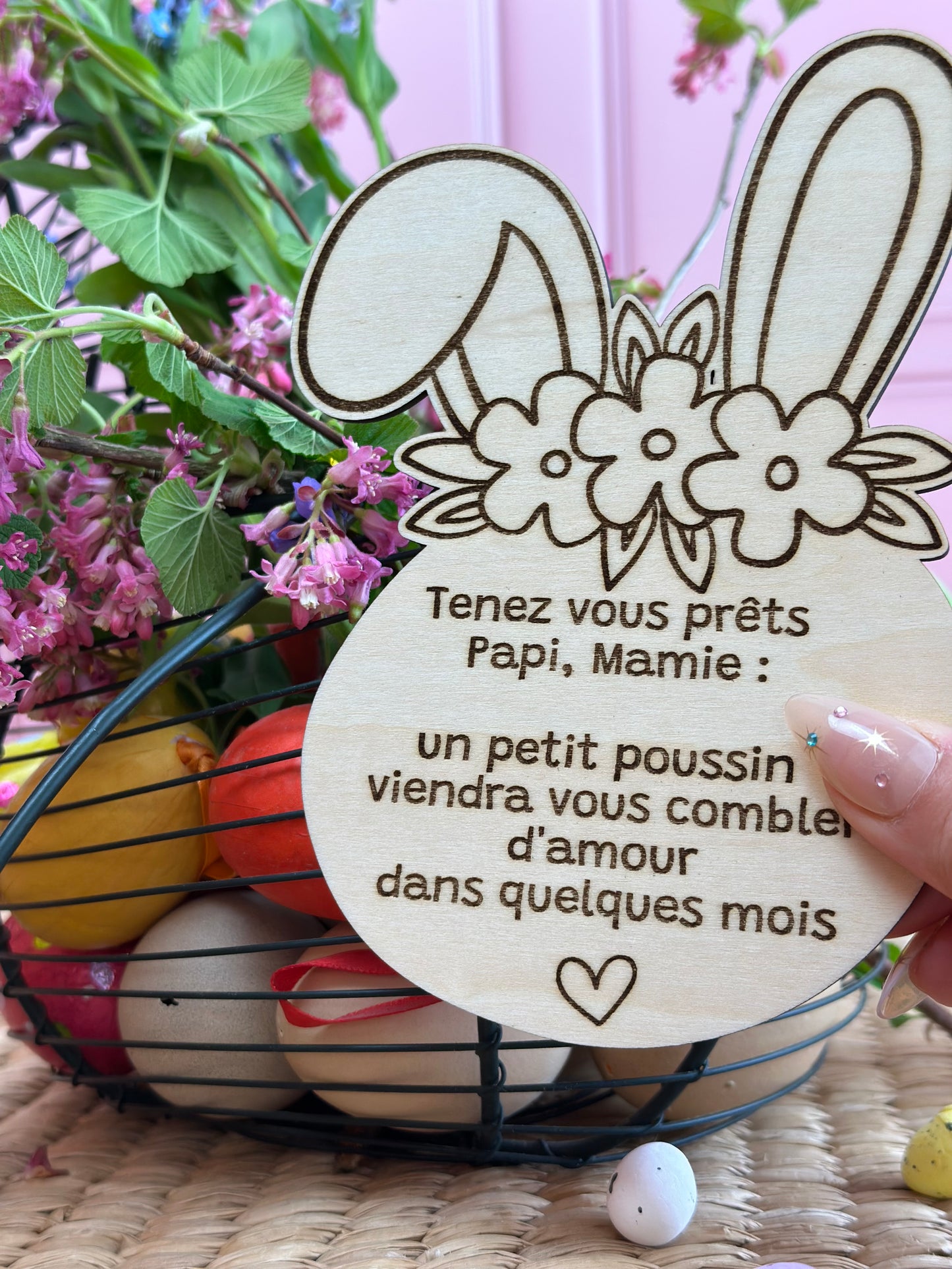 carte en bois en forme de lapin pour annoncer grossesse à papi et mamie. Idéal pour Pâques