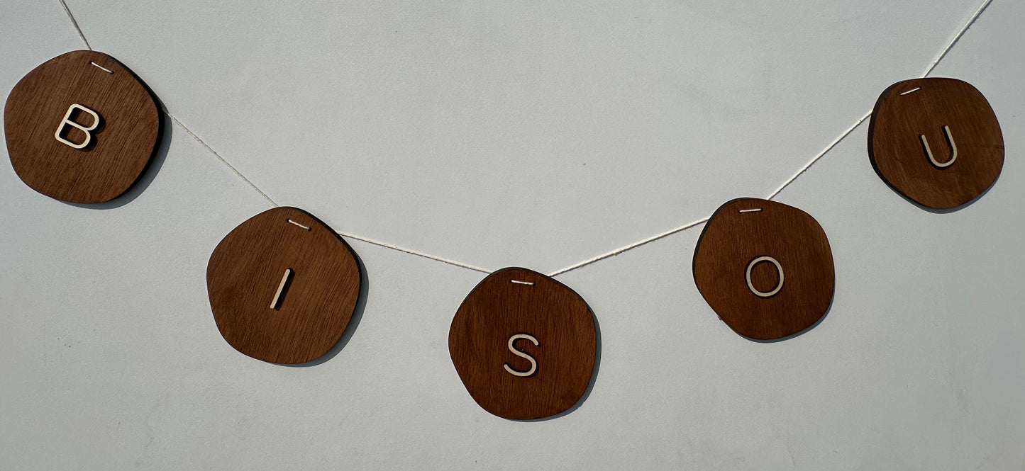 Guirlande en bois : bisou