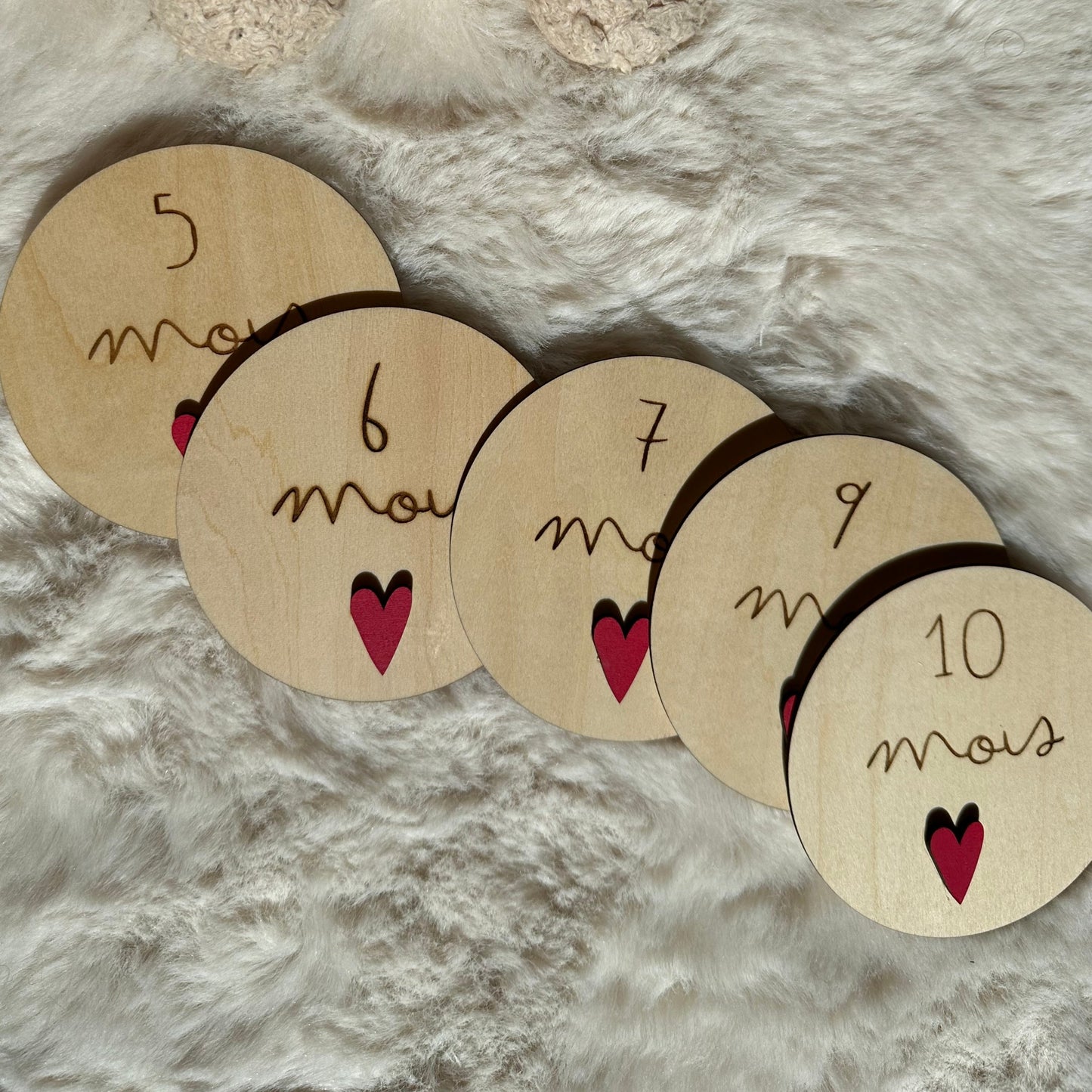 5 cartes étapes en bois rondes. 5, 6, 7, 9 et 10 mois