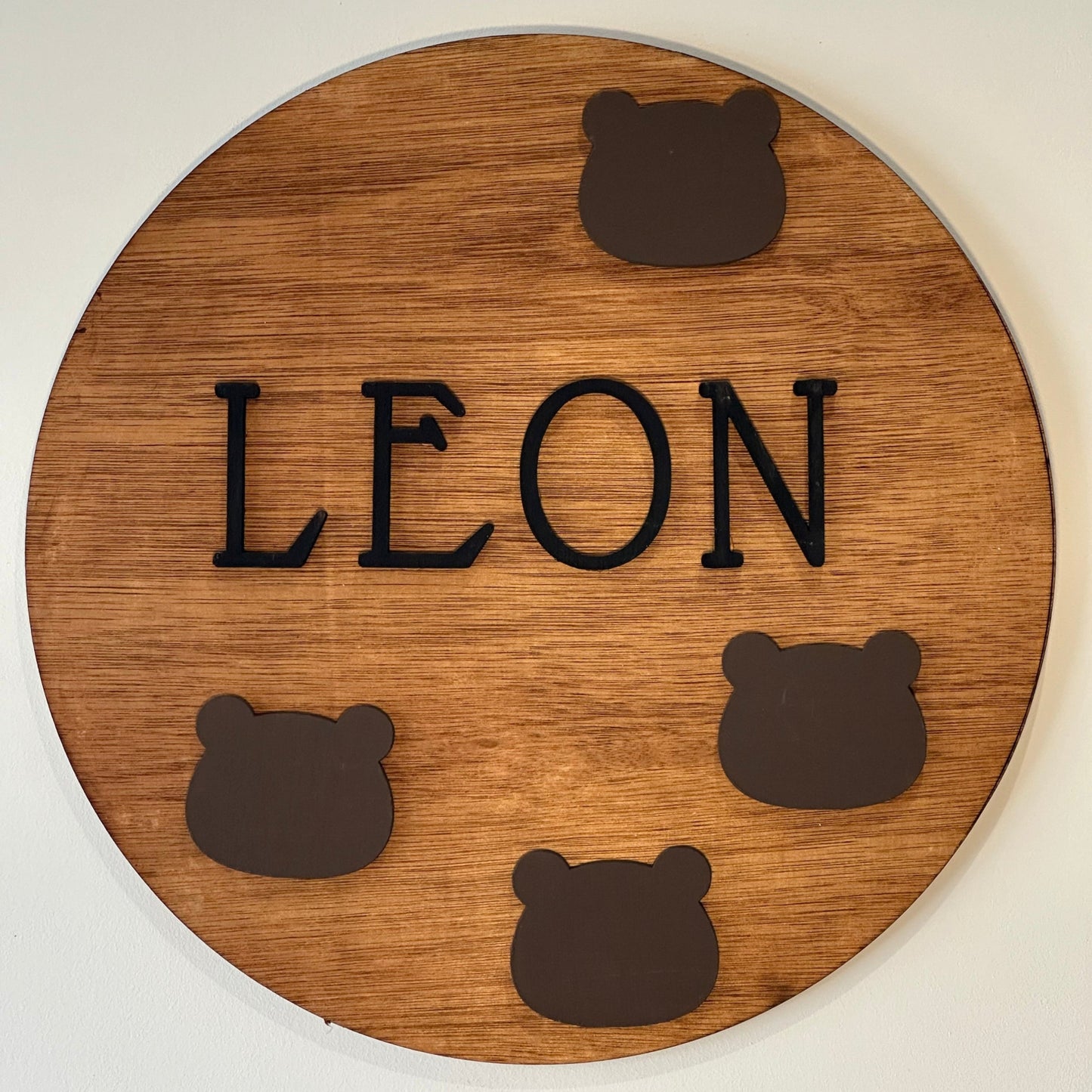 idee cadeau de naissance : prenom sur disque en bois pour décorer chambre de bébé Motifs oursons