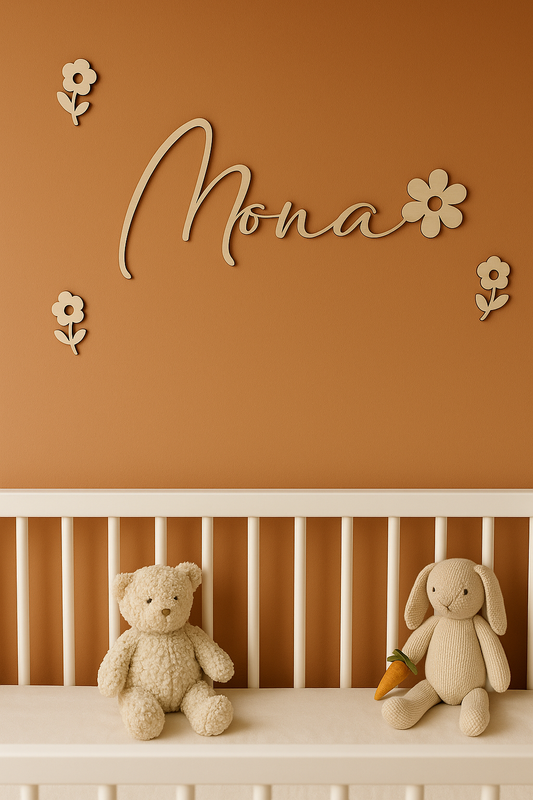 prénom en bois personnalisé avec motifs fleurs longueur 55 cm