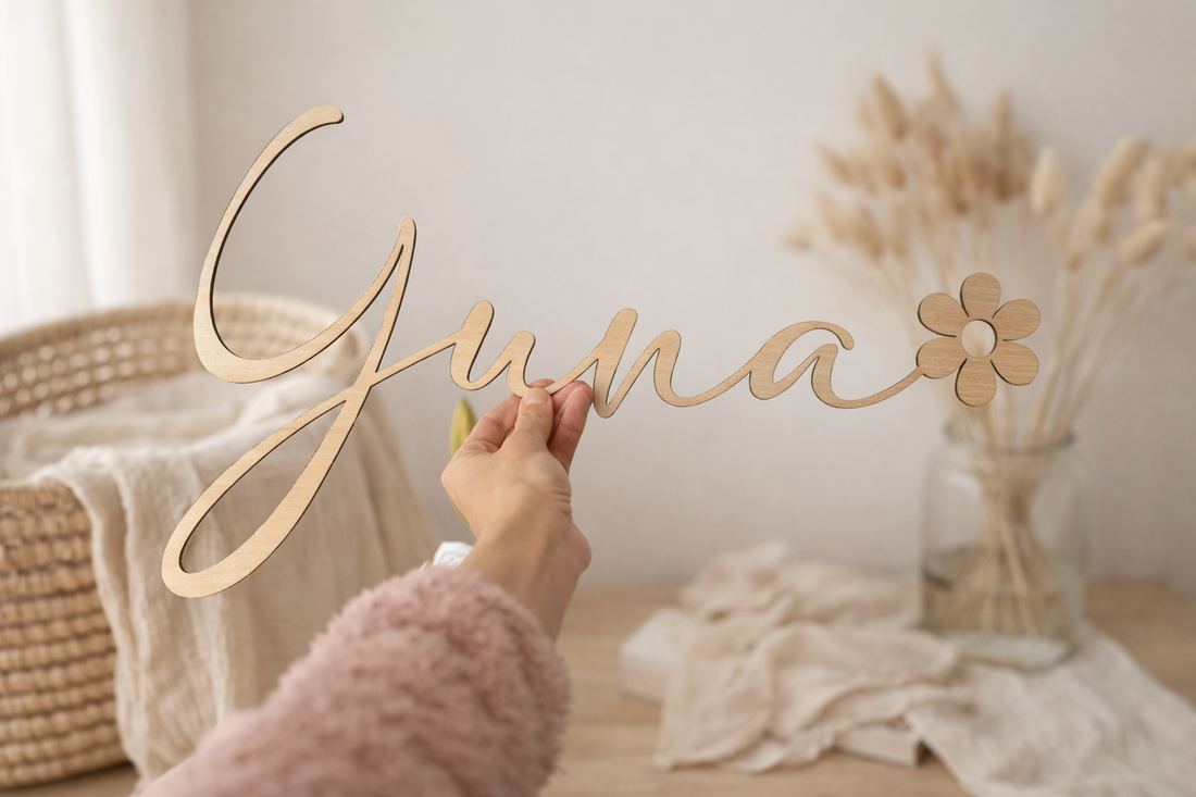 prénom prolongé par une fleur en bois