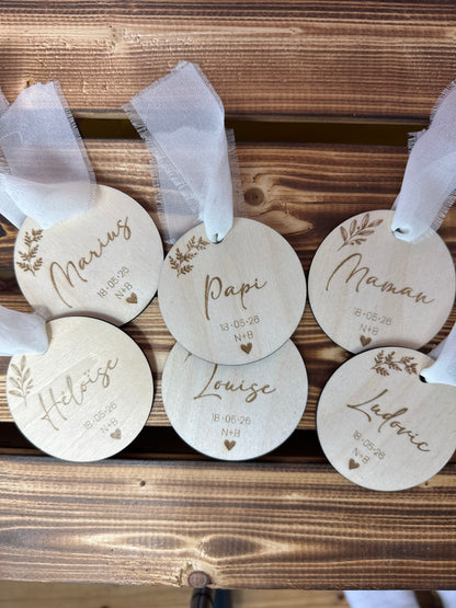 Marque place mariage bois personnalisé avec ruban – Prénom invité, date & initiales