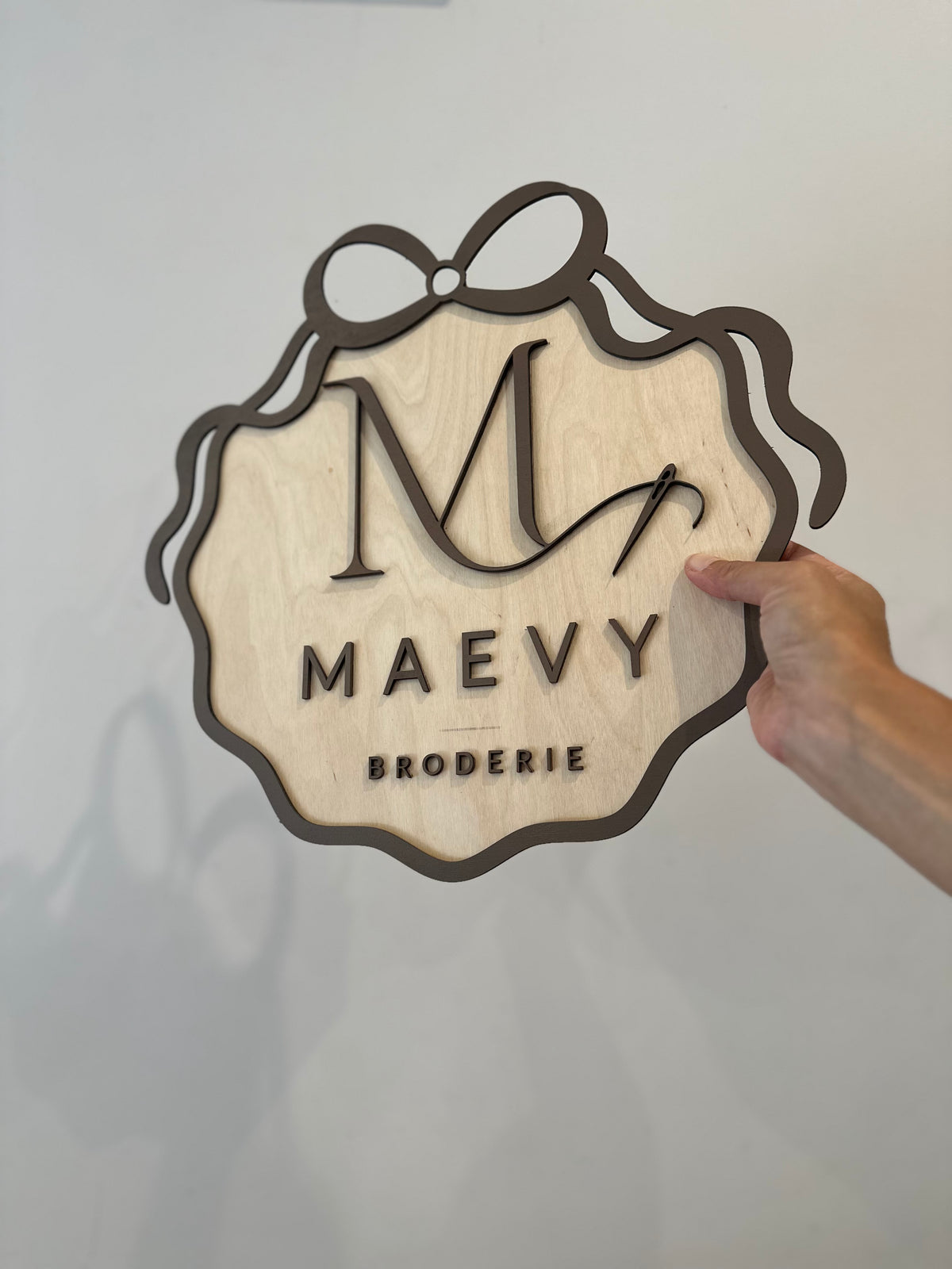 Panneau Logo en Bois Personnalisé - Pancarte 3D pour boutique, photos produits & salons – création personnalisée en bois, Chou Rose (visuel 3/4)
