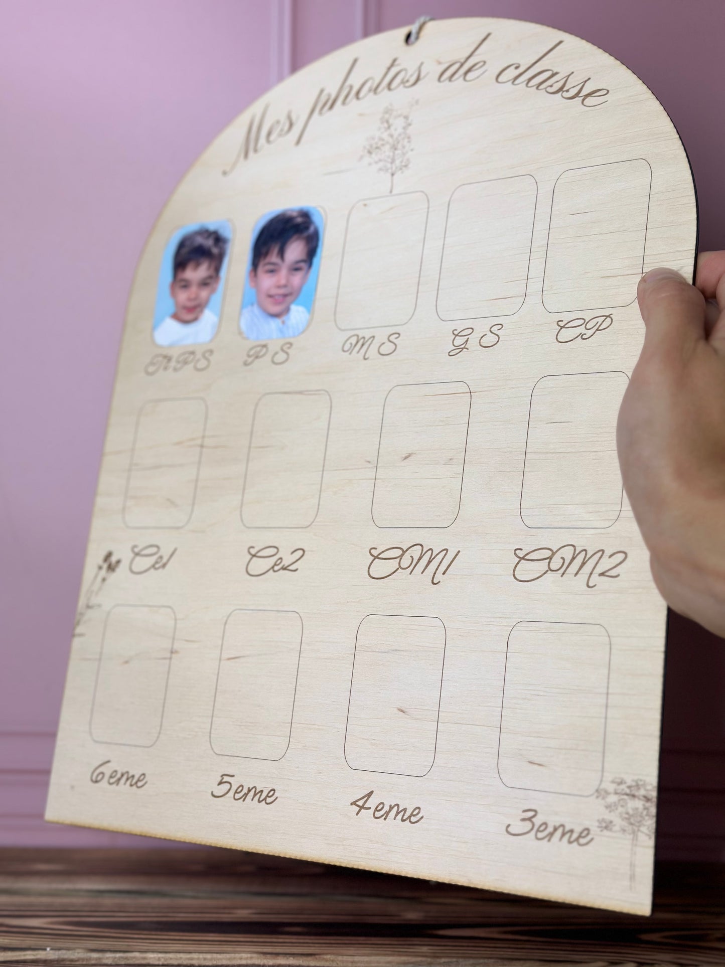 « Mes photos de classe » – Panneau souvenirs scolaires en bois, personnalisable