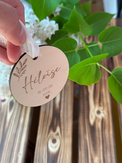 Marque place mariage bois personnalisé avec ruban – Prénom invité, date & initiales