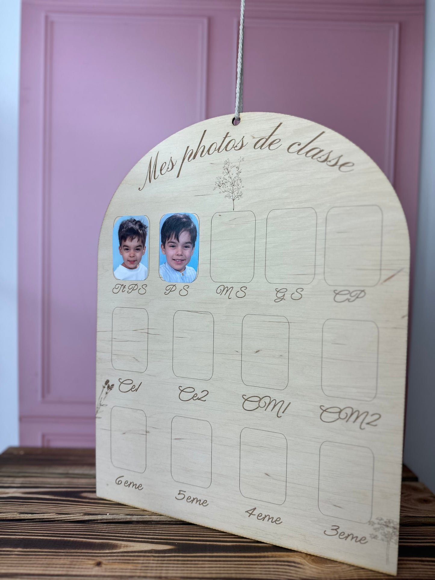 « Mes photos de classe » – Panneau souvenirs scolaires en bois, personnalisable