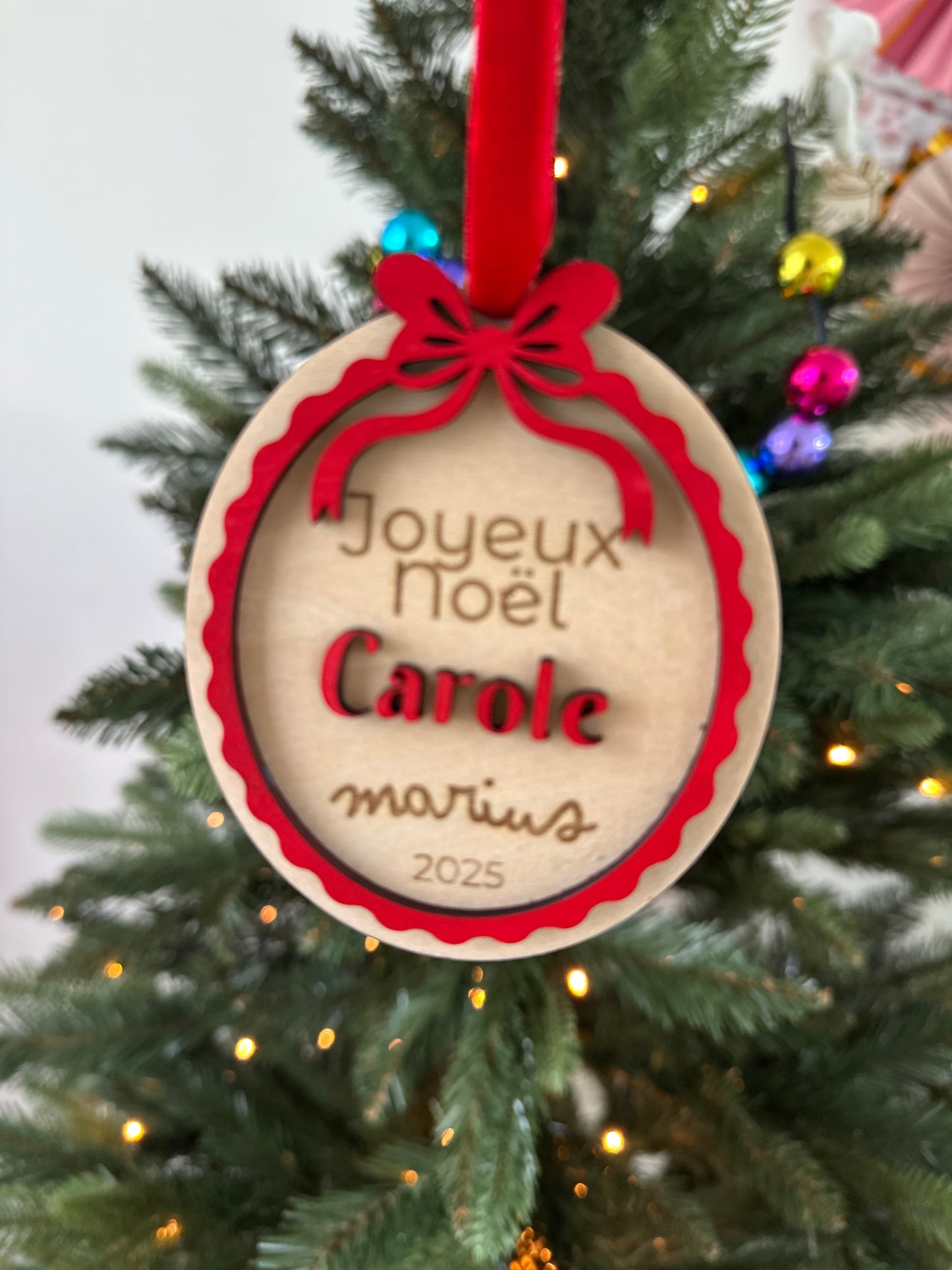 Suspension personnalisée “Joyeux Noël” – Cadeau Maîtresse, Nounou ou ATSEM