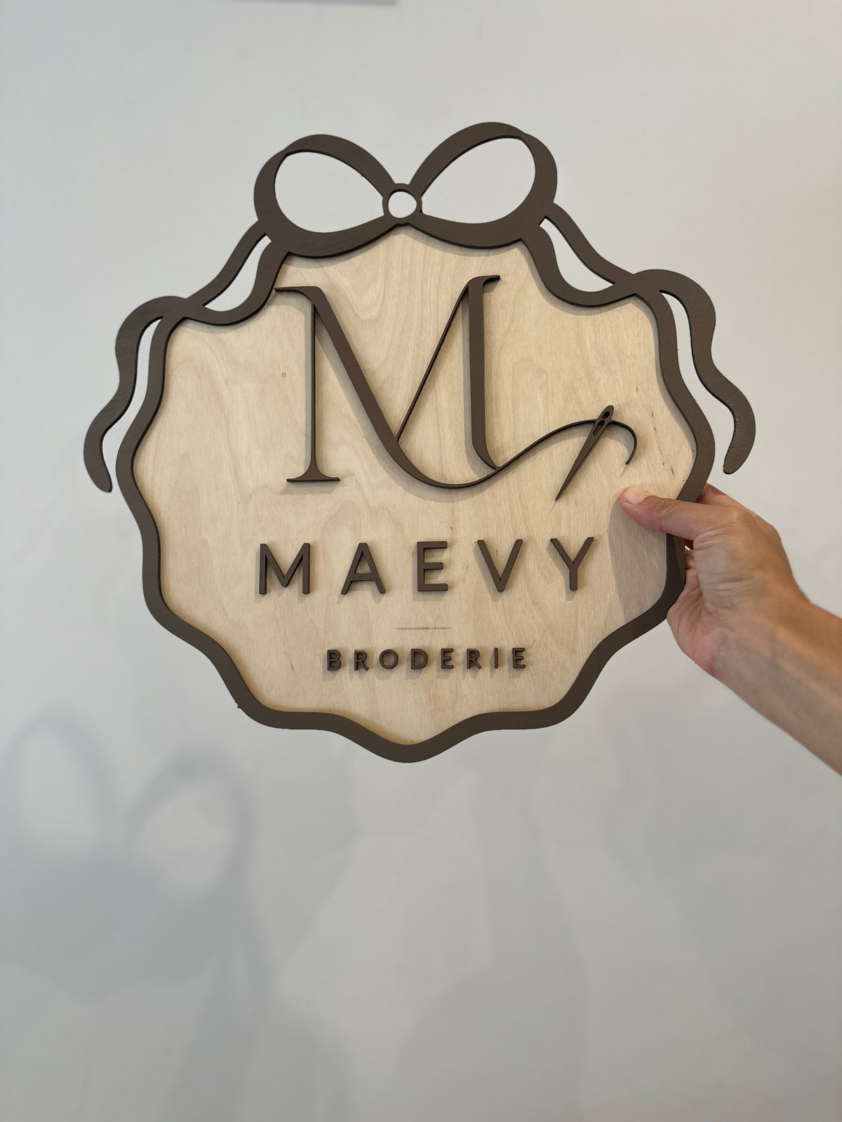 Panneau Logo en Bois Personnalisé - Pancarte 3D pour boutique, photos produits & salons – création personnalisée en bois, Chou Rose (visuel 2/4)