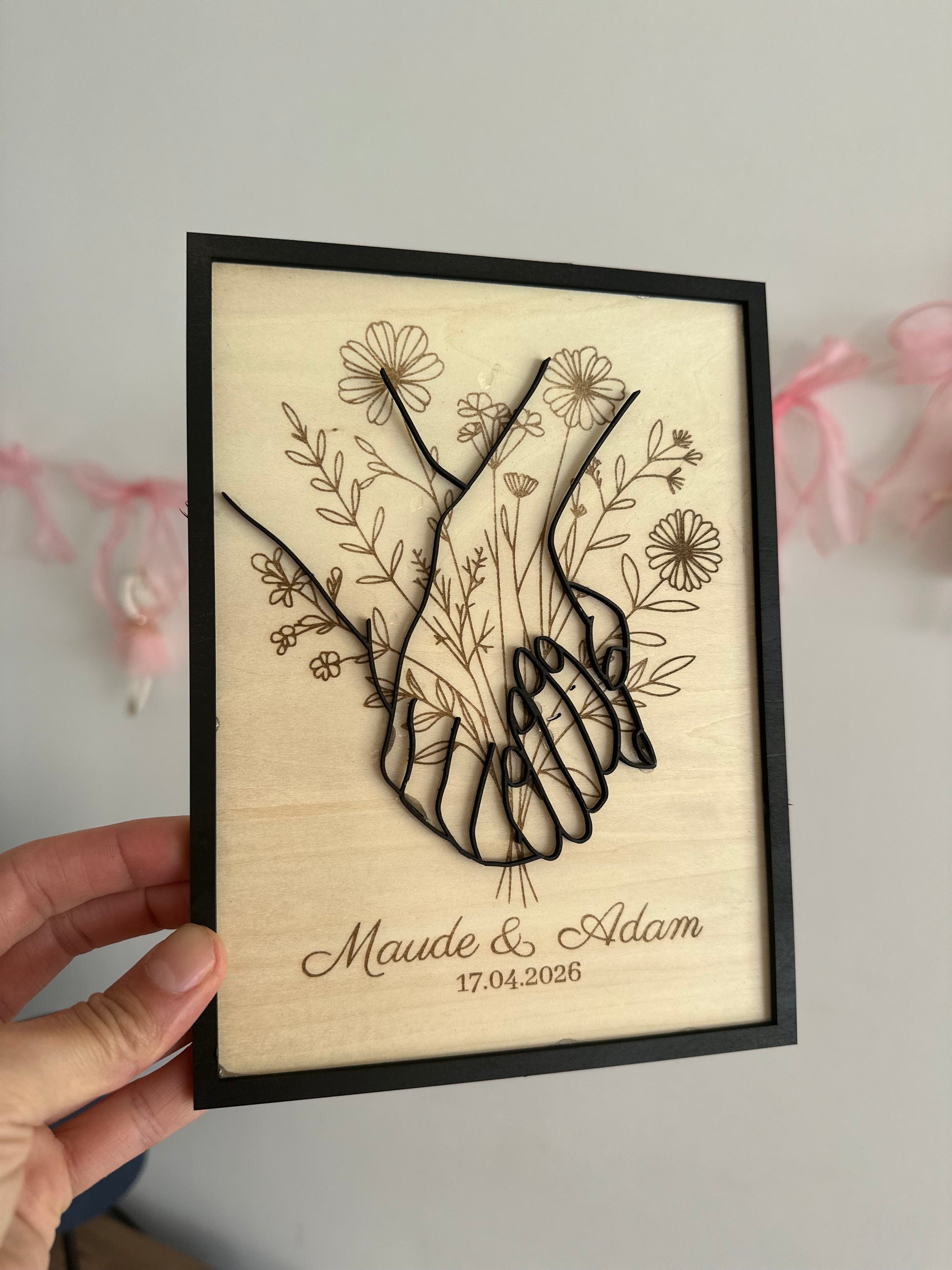 Tableau mains entrelacées en relief 3D, cadeau mariage en bois fait main