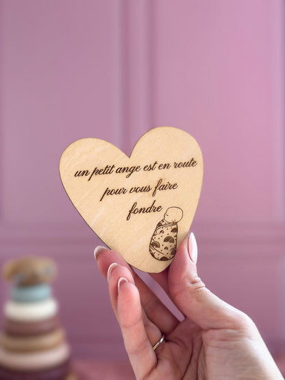 un petit ange est en route pour vous faire fondre : annonce grossesse en forme de coeur