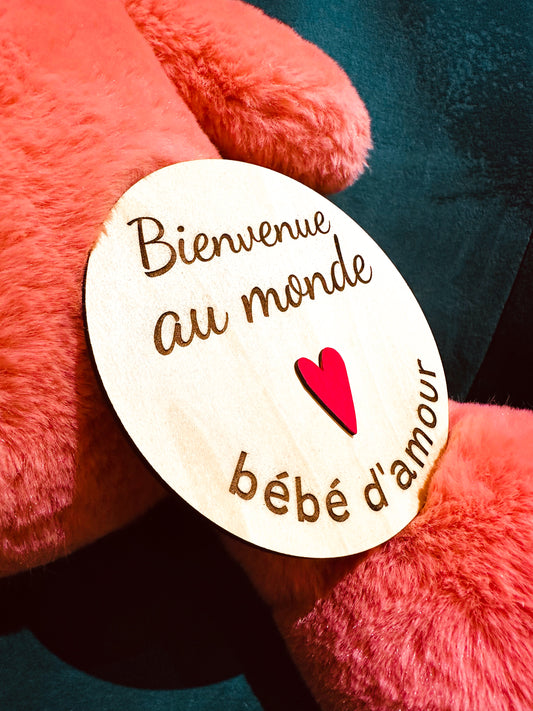 bienvenue au monde en bois avec coeur rouge