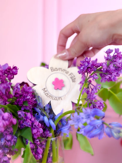 annonce grossesse future mamie pour la fête des mères fleur en bois avec couvercle et message caché gravé "promotion mamie 2026"