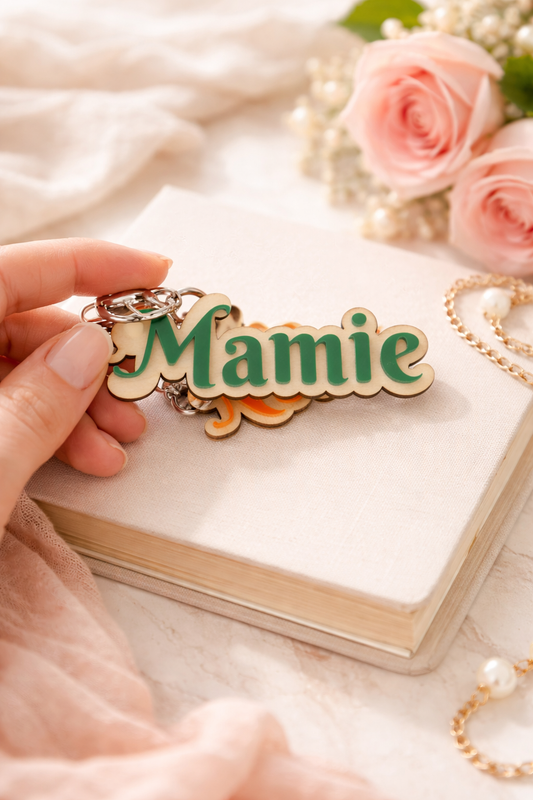 Porte-clé prénom personnalisé en bois – Cadeau maman, naissance, maîtresse