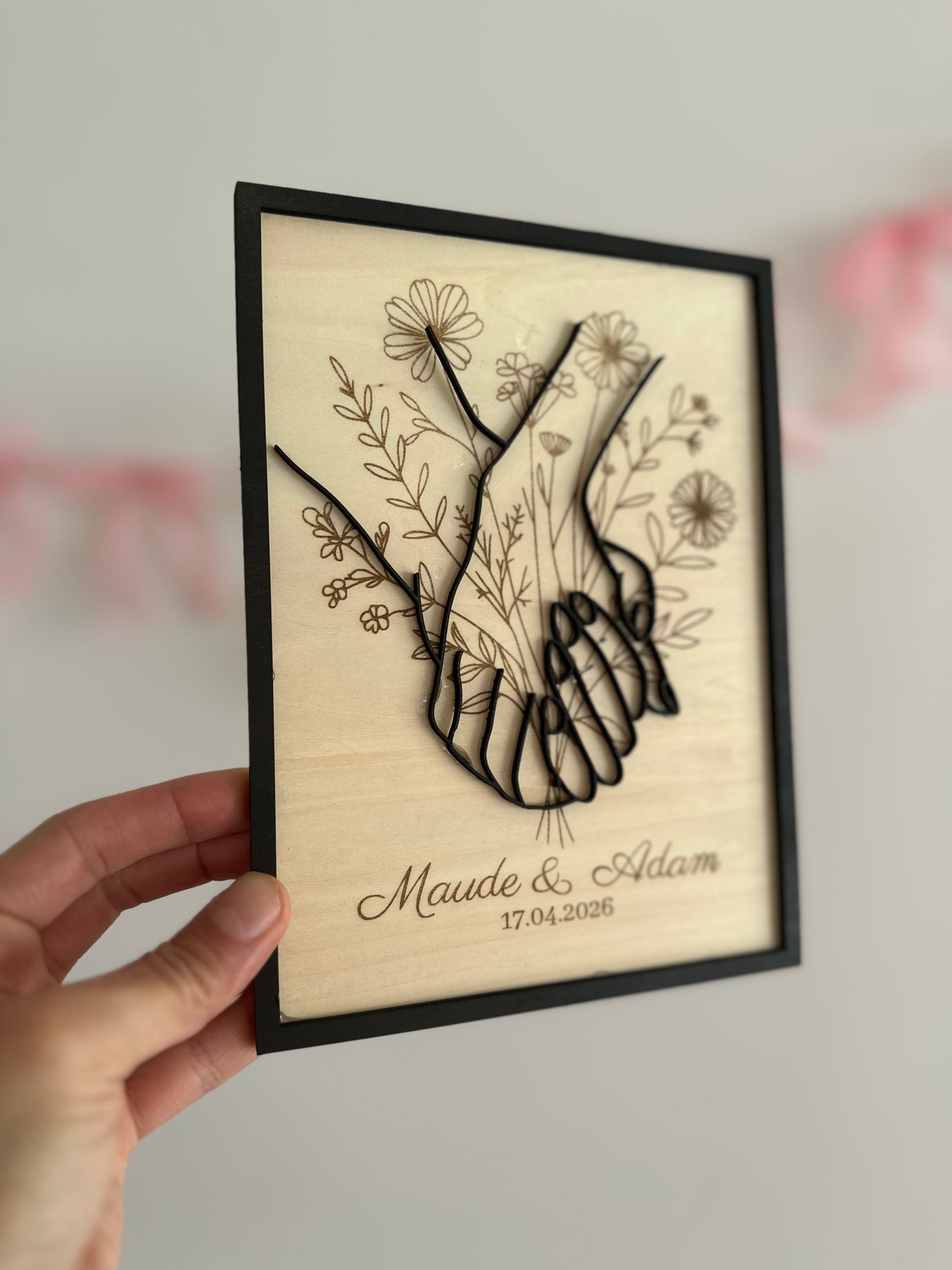 Tableau mains entrelacées en relief 3D, cadeau mariage en bois fait main