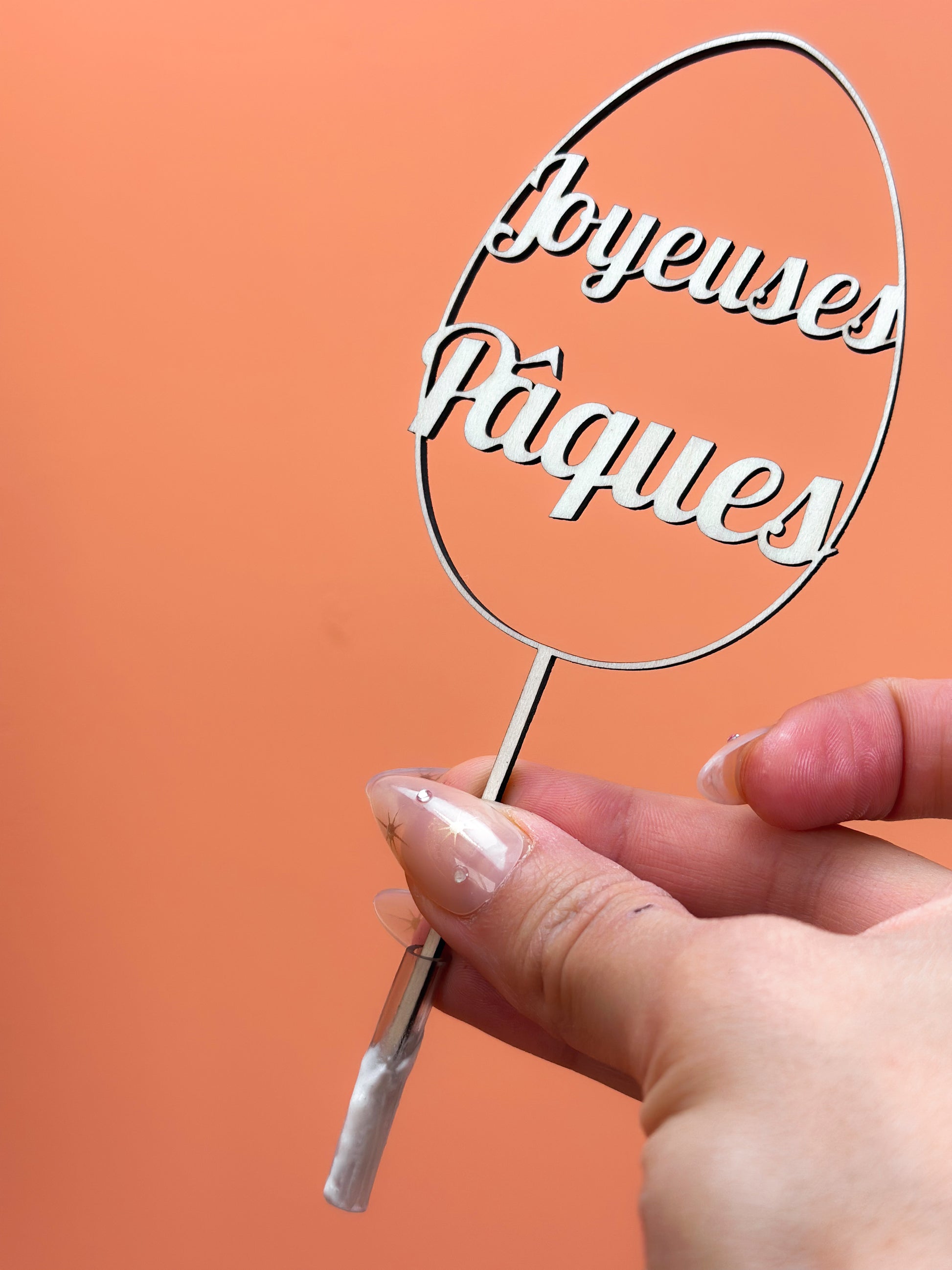 cake topper en bois en forme d'euf de paques : joyeuses paques