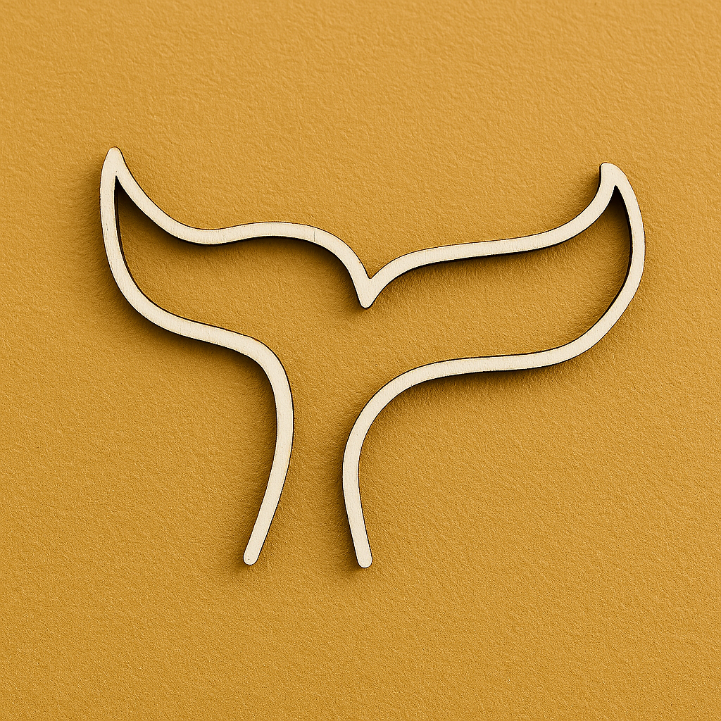 nageoire de baleine en bois découpée au laser et fixé dur mur moutarde