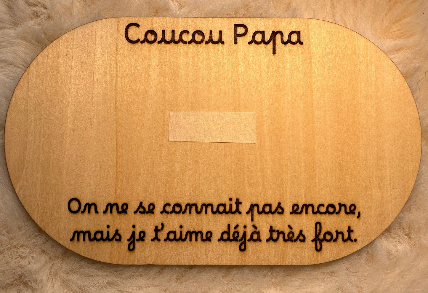 carte en bois "coucou papa, on ne se connait pas encore, mais je t'aime déjà très fort" et un scotch