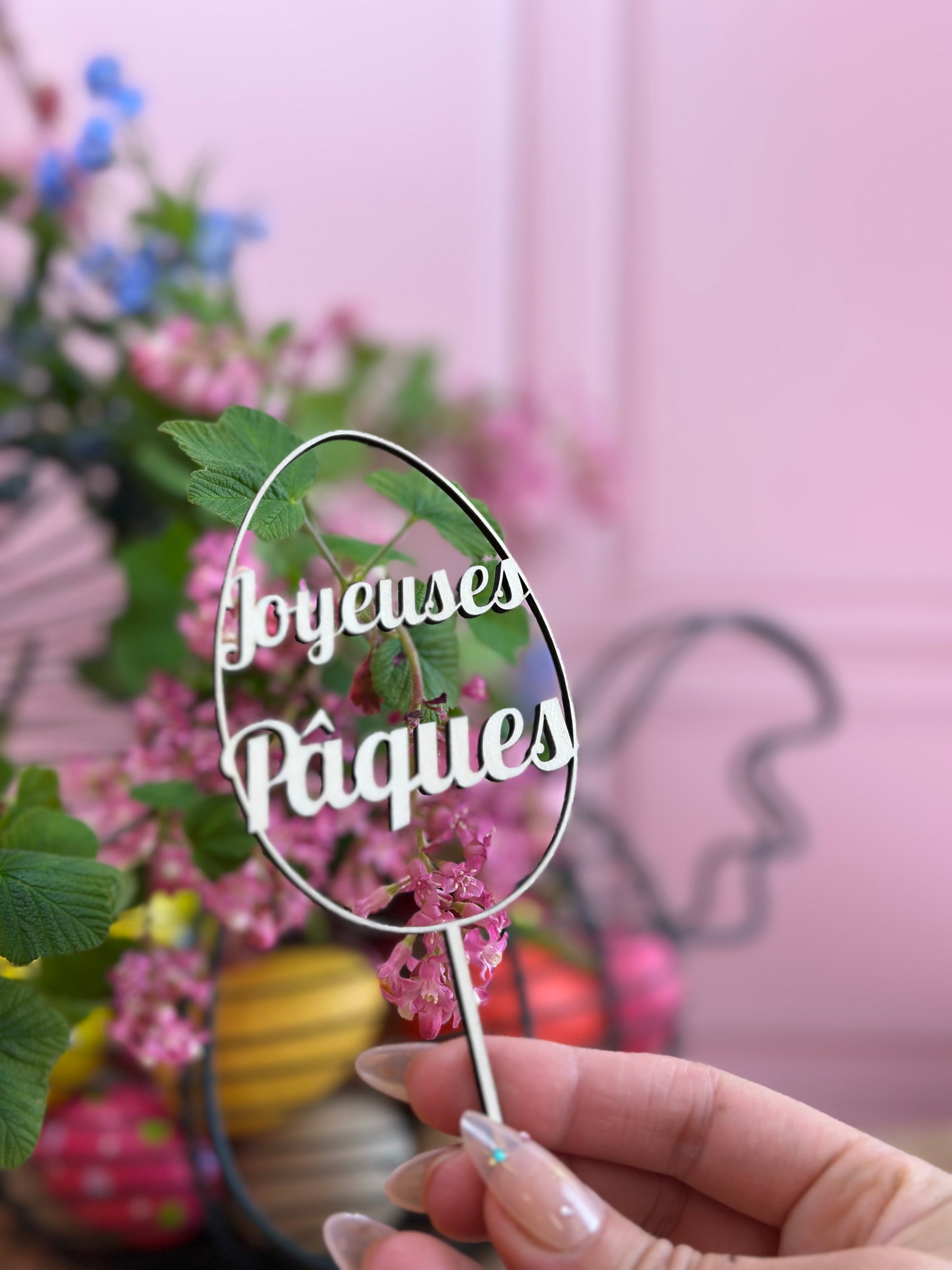 cake topper en bois en forme d'euf de paques : joyeuses paques