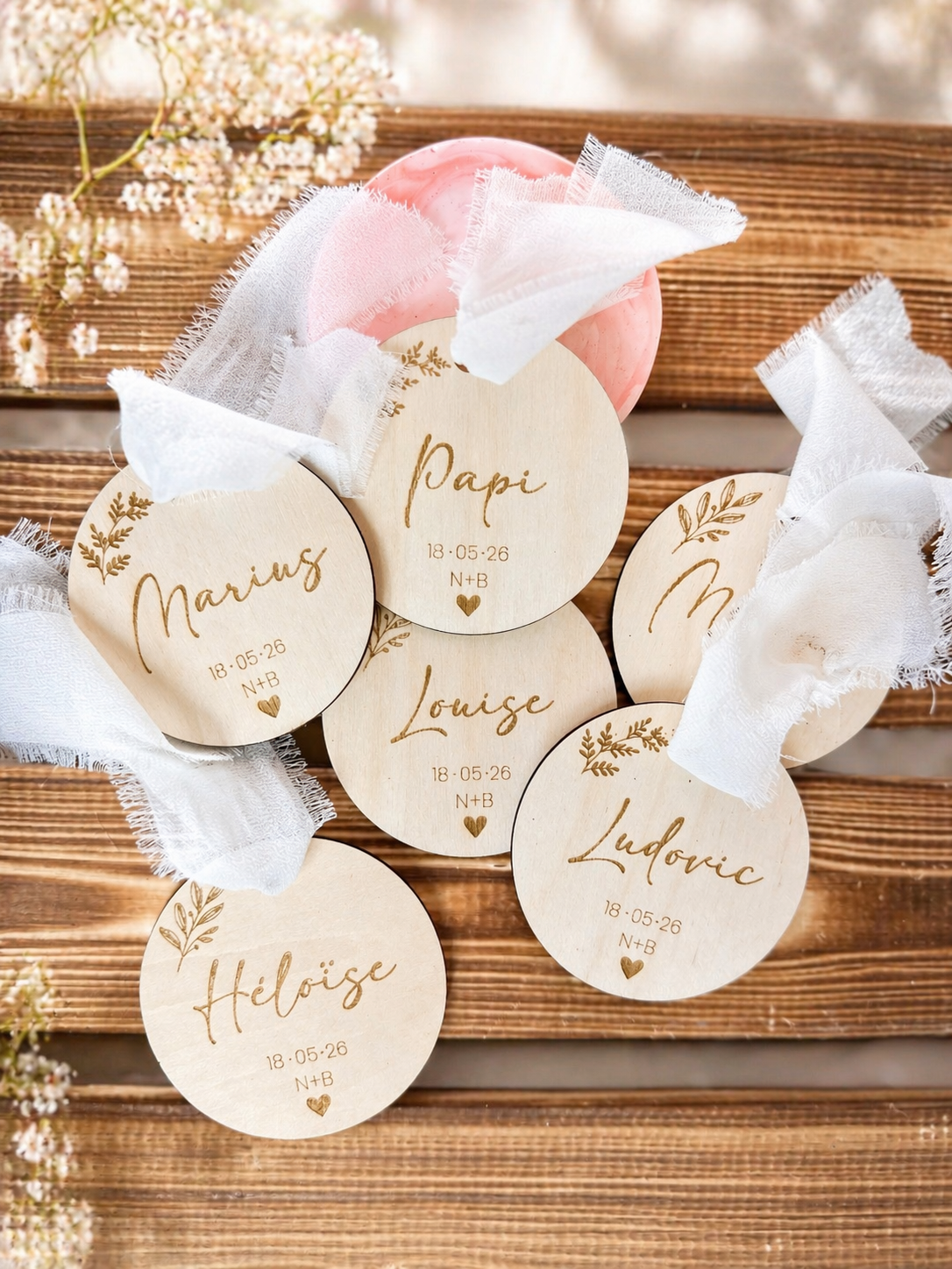 Marque place mariage bois personnalisé avec ruban – Prénom invité, date & initiales