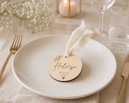 Marque place mariage bois personnalisé avec ruban – Prénom invité, date & initiales