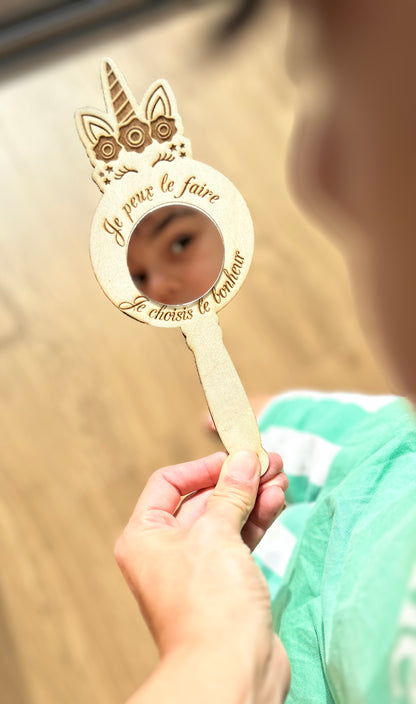 Miroir mantra en bois personnalisé, cadeau self-love enfant avec prénom gravé, Chou Rose (visuel 1)