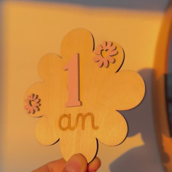 carte étape rose en bois 1 mois en forme de fleur