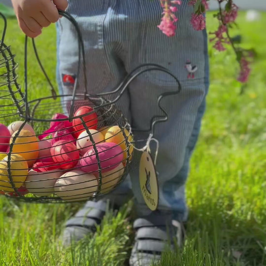 étiquette en bois à accrocher au panier de pâques de votre enfant. Personnalisée aves son préom. Petit trou en forme de lapin. Pour une chasse aux oeufs mémorable. Réutilisable