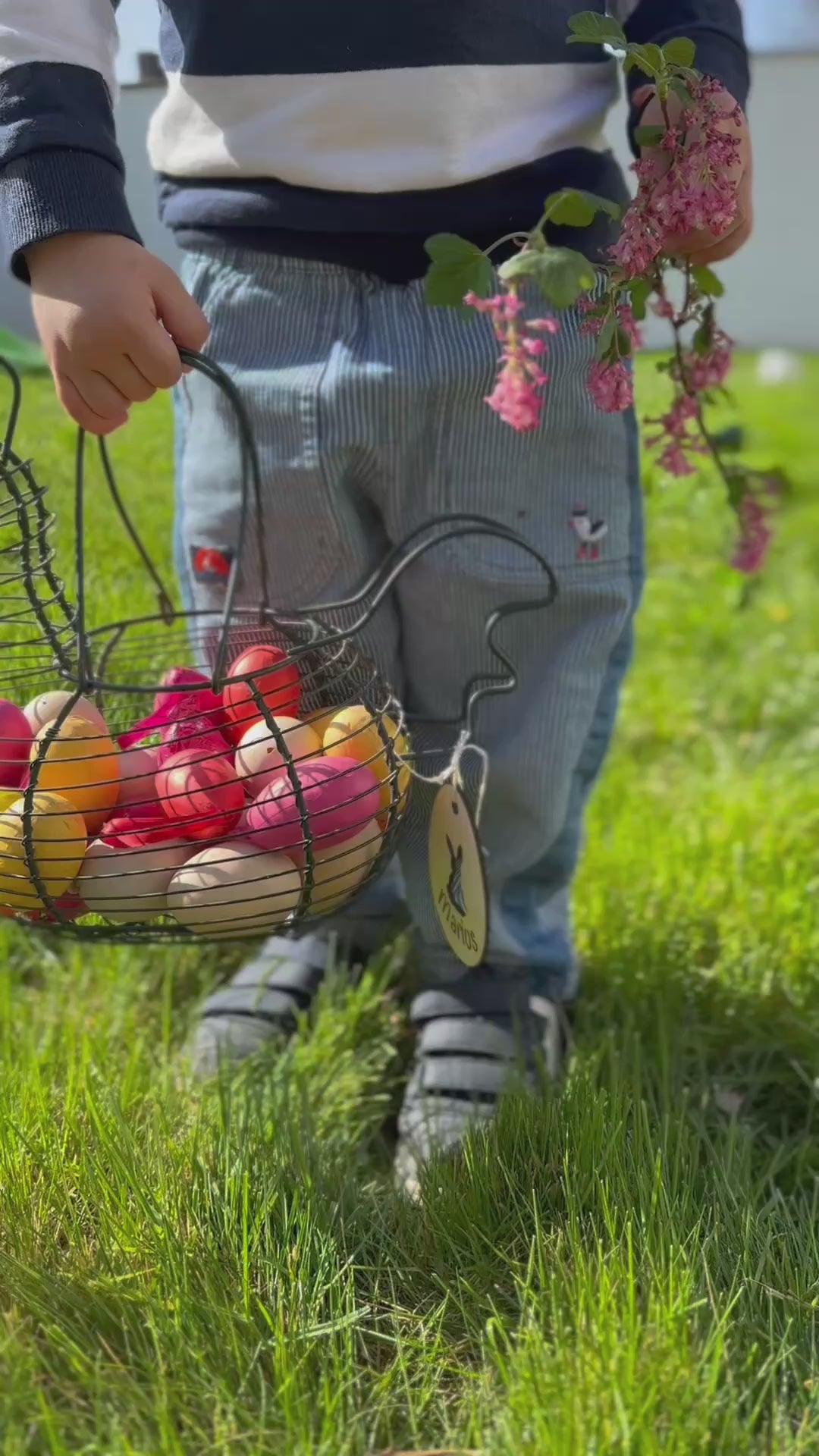 étiquette en bois à accrocher au panier de pâques de votre enfant. Personnalisée aves son préom. Petit trou en forme de lapin. Pour une chasse aux oeufs mémorable. Réutilisable