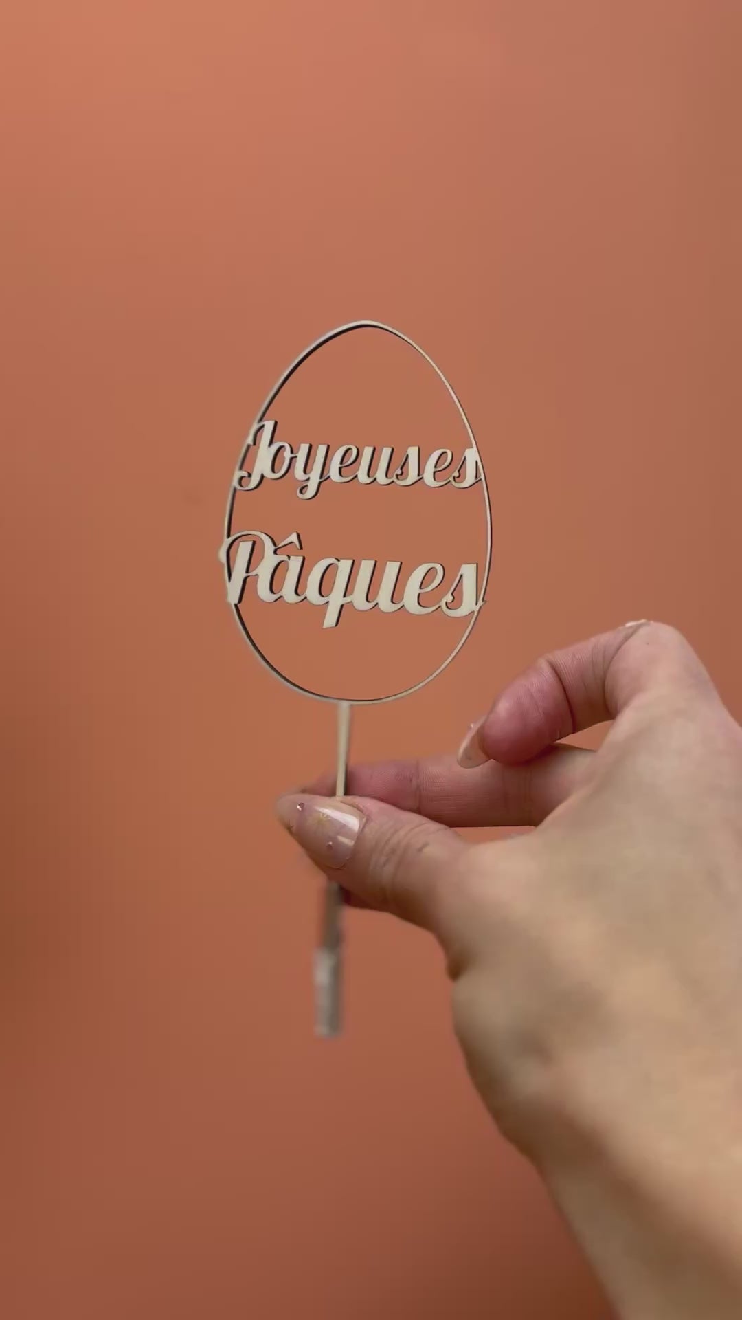 cake topper en bois en forme d'euf de paques : joyeuses paques