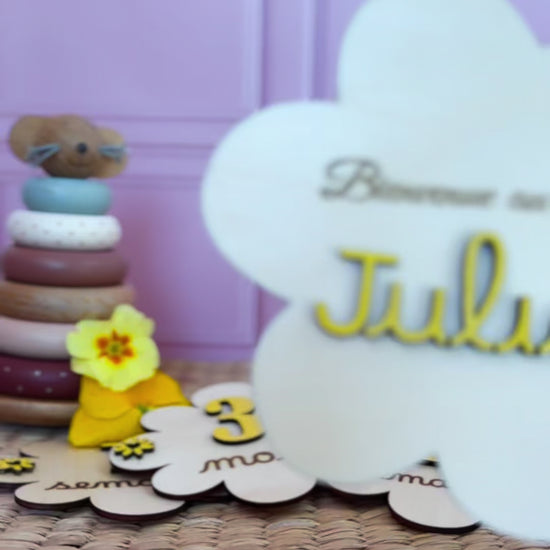Cartes étapes bébé en forme de fleurs en 3 dimensions et couleur 